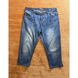 Apple Bottoms Capri Jeans Embroidered Back Pockets Blue Denim Size 18